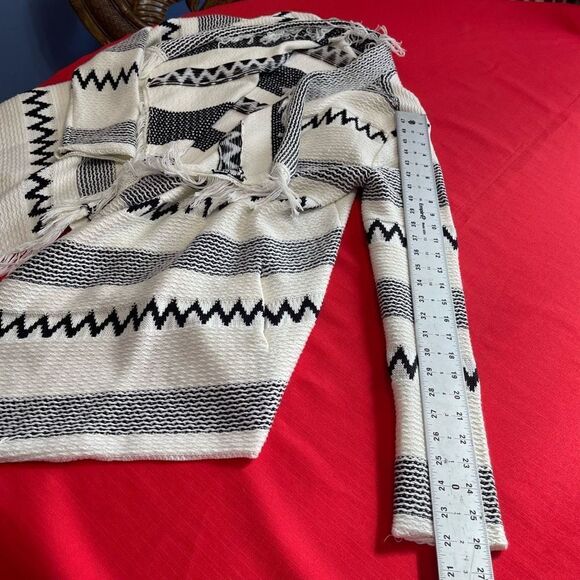 NWT Blackletter Anthropologie Aztec Black White Cardigan Sweater Size Medium New - Picture 8 of 10